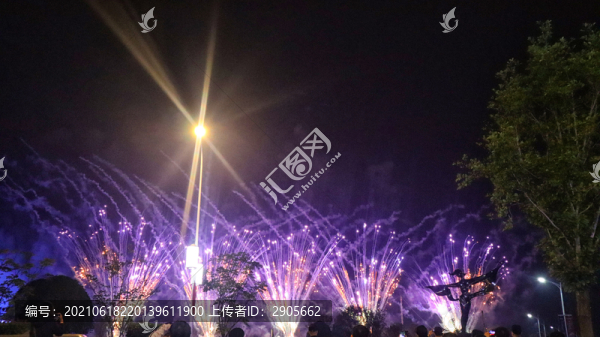 紫色煙花