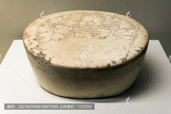 金代白地珍珠地花葉紋圓枕