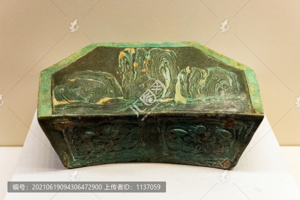 金代綠釉絞胎山水紋六角形枕