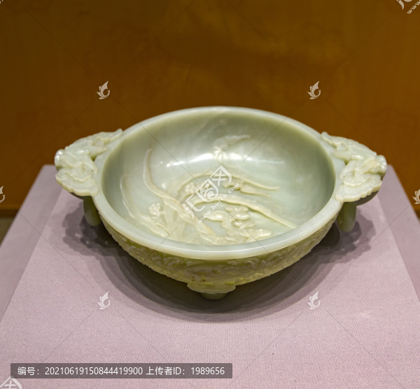 清青玉串枝蓮紋獸耳活環(huán)四足洗