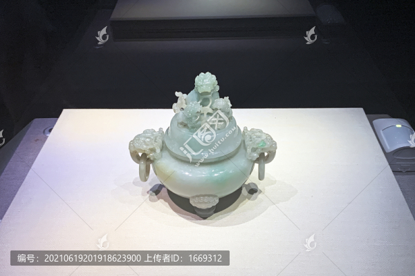 翡翠少師太師獸耳三足爐