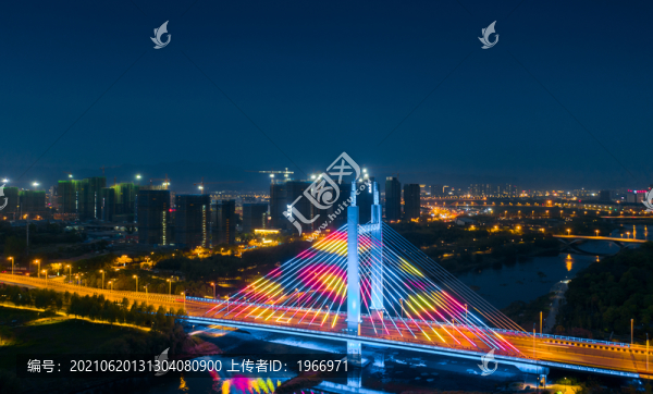義烏商博大橋城市夜景
