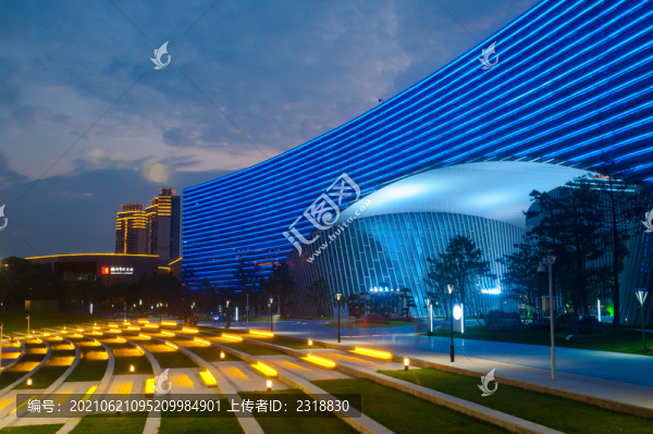 揚(yáng)州運(yùn)河大劇院夜景