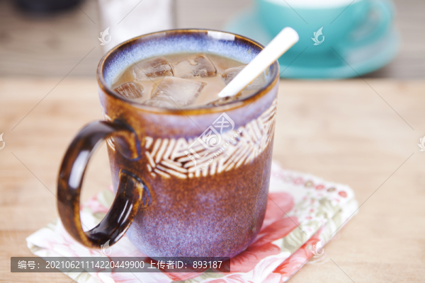 一杯冰鎮(zhèn)咖啡