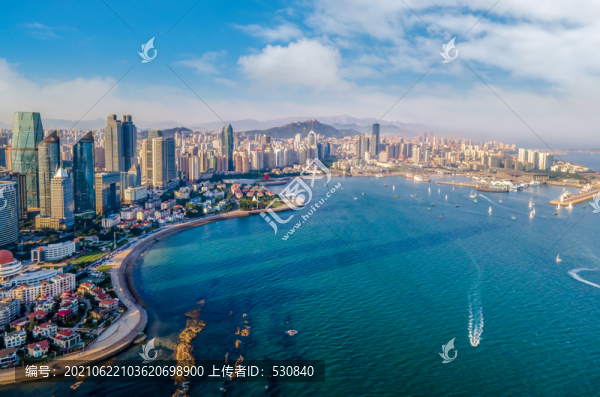 航拍青島海岸線灣區(qū)全景