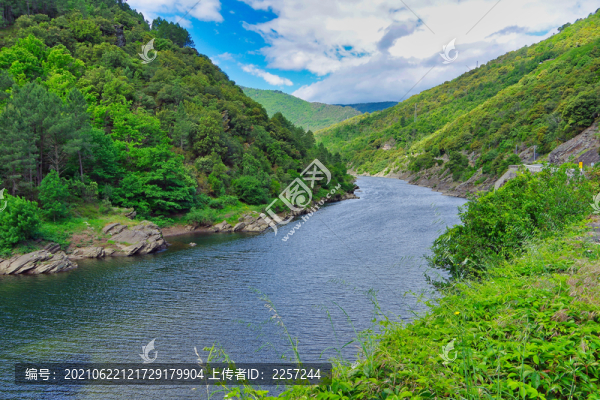 崇山峻嶺與高山丘壑