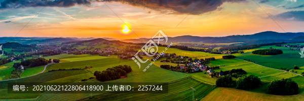 崇山峻嶺與高山丘壑