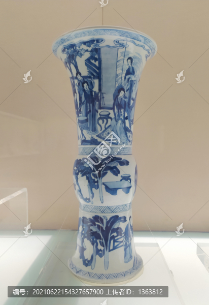 青花仕女紋觚
