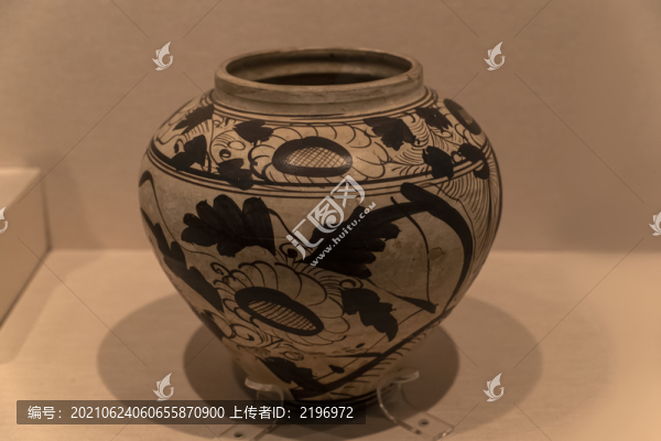 白釉黑花罐