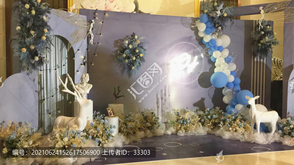 大氣簡潔婚禮迎賓區(qū)布置