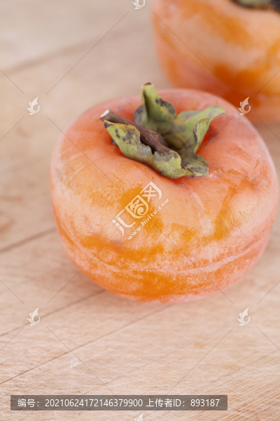 砧板上的柿子