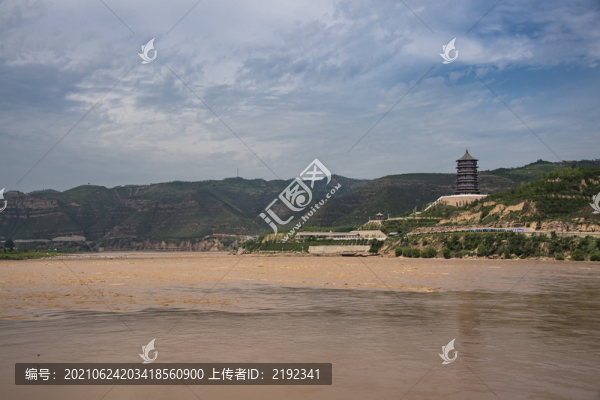 中國山西臨縣磧口古鎮(zhèn)黃河與塔樓