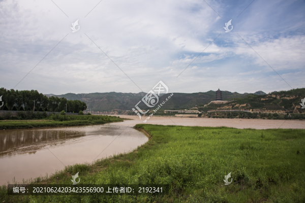 中國山西臨縣磧口古鎮(zhèn)黃河與塔樓