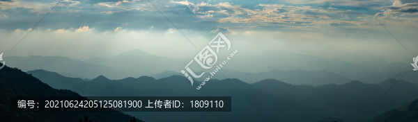 耶穌光照射下的群山