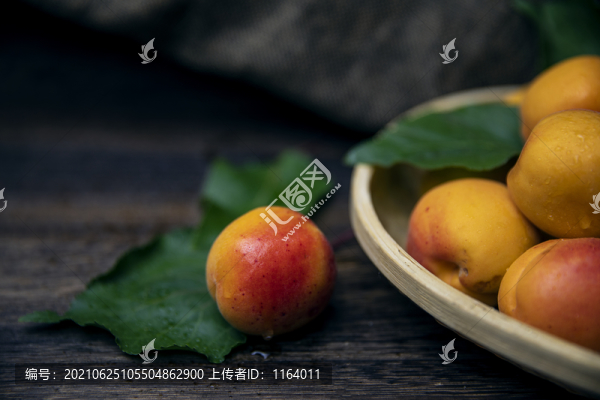 新鮮酸甜的杏子