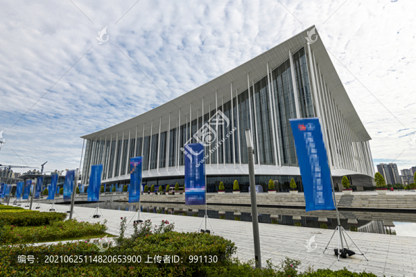 西安絲綢之路國際會展中心側面