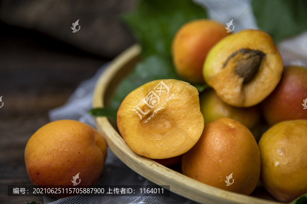 新鮮酸甜的杏子