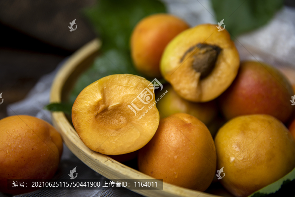 新鮮酸甜的杏子