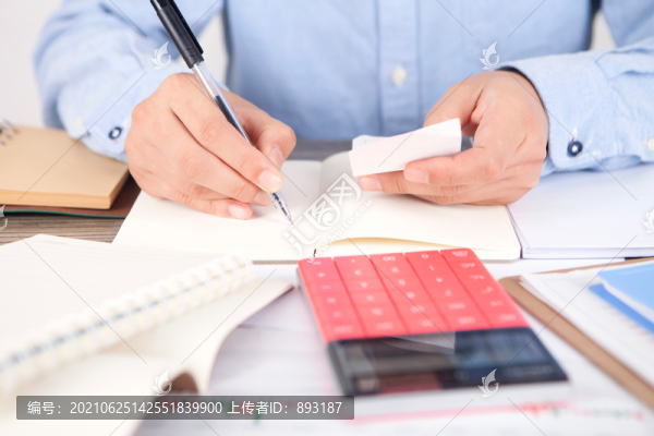 工作中的會計師