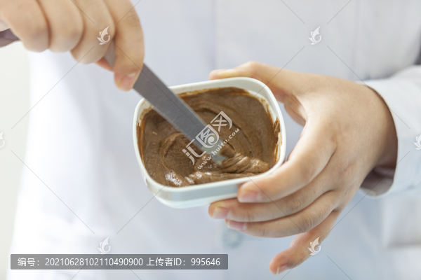 攪拌中藥