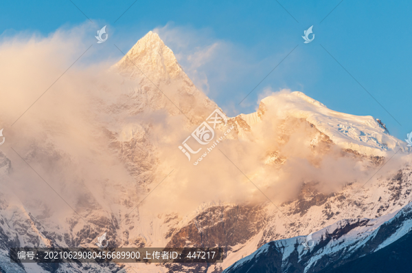 南迦巴瓦日照金山