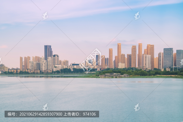 武漢城市建筑天際線和沙湖風(fēng)光