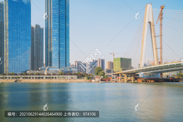 武漢城市建筑天際線和月湖大橋