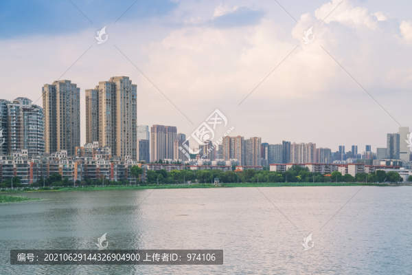 武漢城市建筑天際線和沙湖風(fēng)光