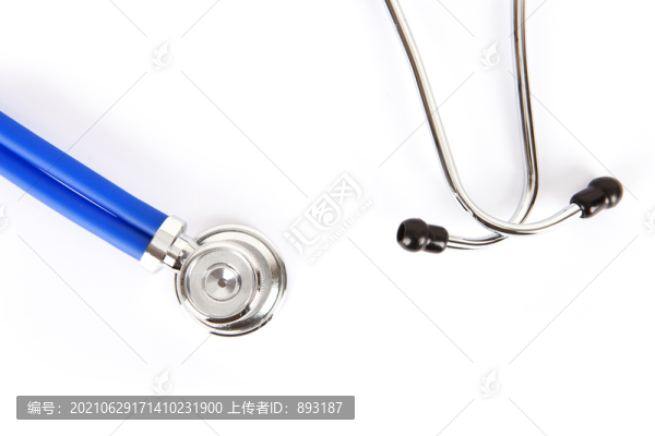 白背景上的聽診器