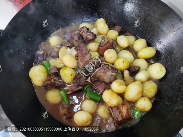 臘排骨燉土豆仔