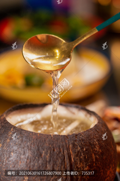 原盅椰子燉湯