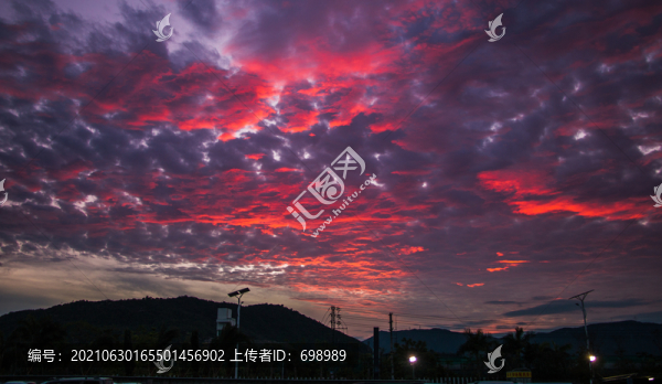 夏季的美麗晚霞