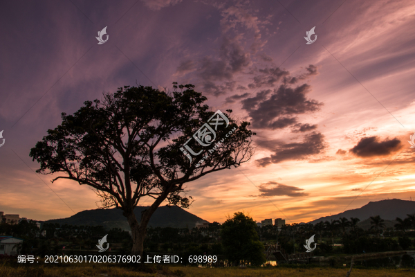 天空的美麗晚霞