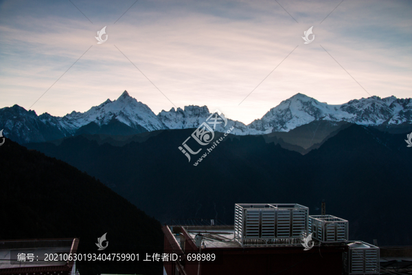 德欽飛來寺梅里雪山
