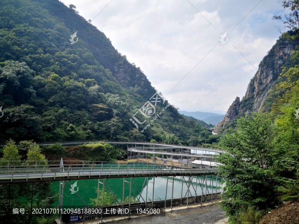 龍騰峽漂流玻璃滑道