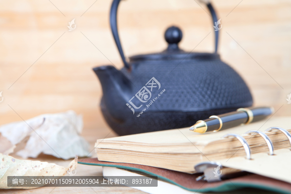 室內(nèi)的茶壺