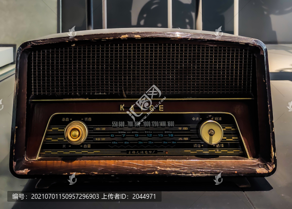 老式收音機(jī)