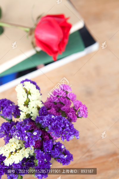 鮮花和書籍