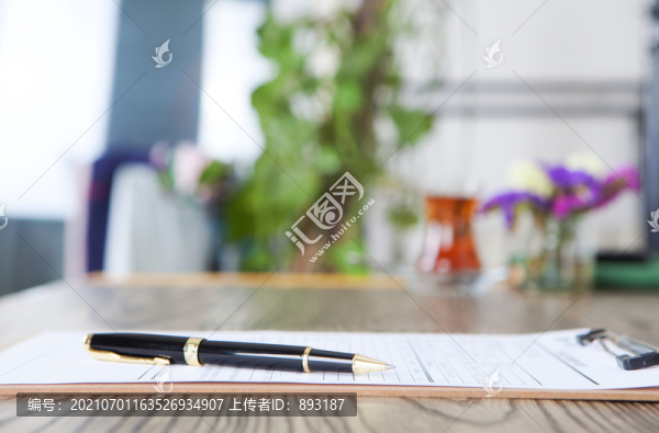 件和簽字筆