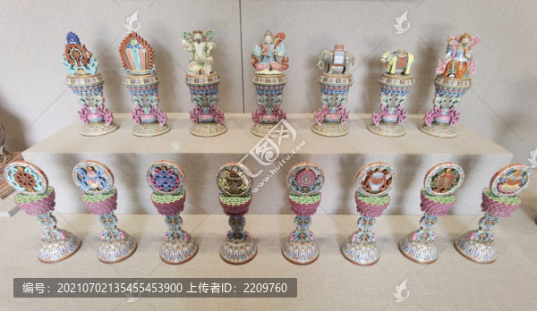 粉彩八寶