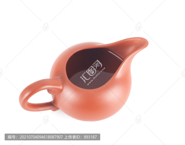 白背景上的紫砂公道杯