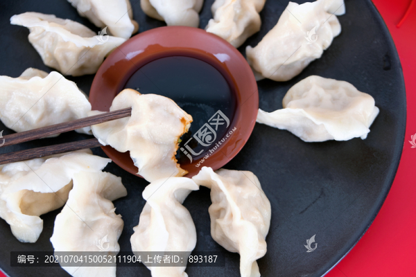 中國傳統(tǒng)節(jié)日的餃子