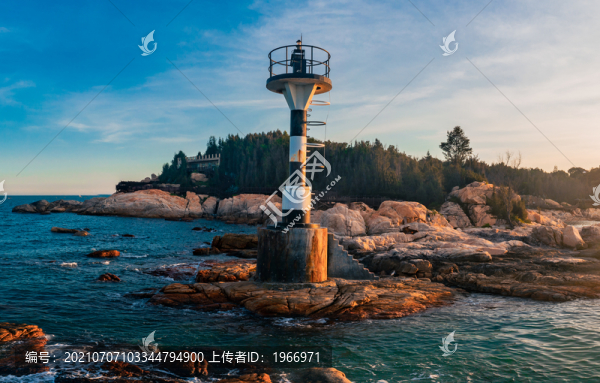 福建省東山島風(fēng)動(dòng)石景區(qū)海岸燈塔