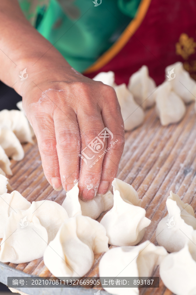 包餃子