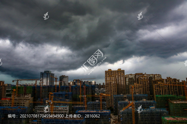 暴雨將至黑云翻墨