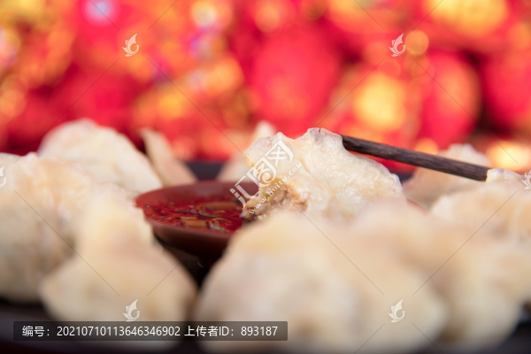 喜慶背景上的面食餃子