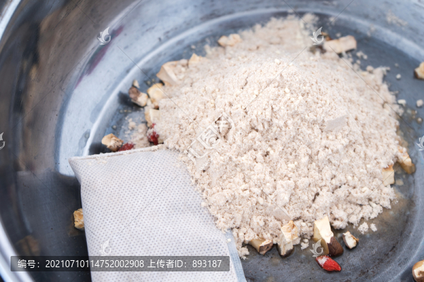 平底鍋里的火鍋底料