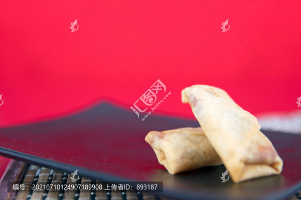 立春時節(jié)盤子里的炸春卷