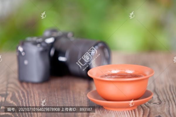 一碗茶和一個照相機