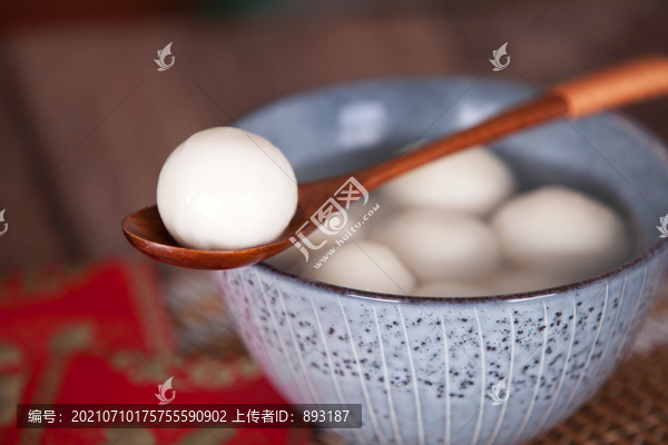 一碗元宵節(jié)的食品元宵
